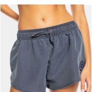 Roxy Women's no bad waves board shorts size medium